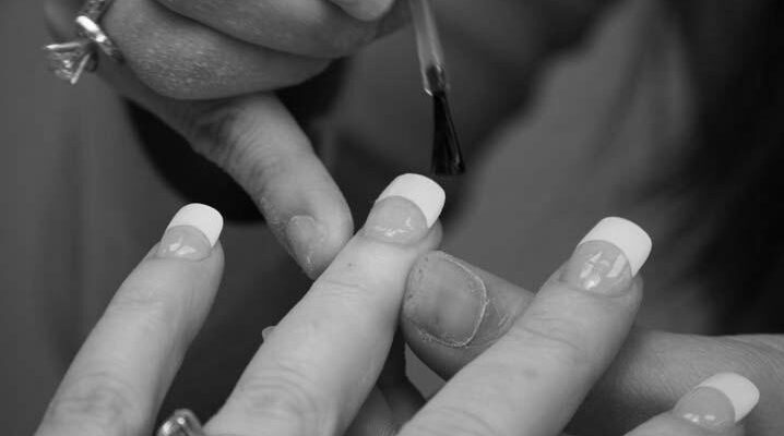 Is it rude to tell your nail tech you don’t like the nails? image 0