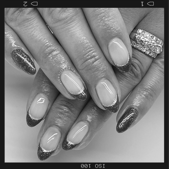 What are some of the best simple nail art designs? photo 1