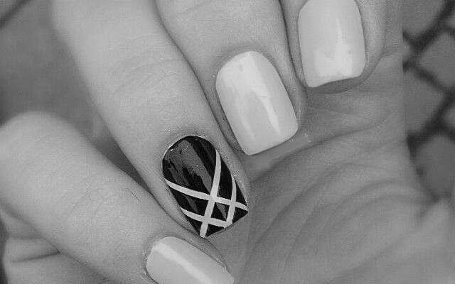 What are some easy nail art designs to do at home? photo 0