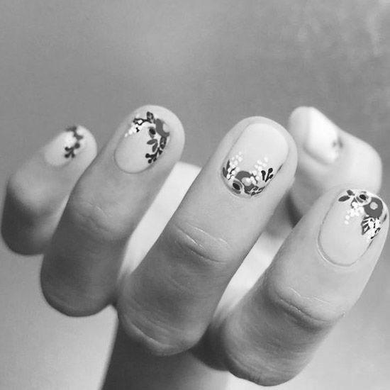 What are the advantages of a nail art course? image 7