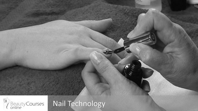What are the advantages of a nail art course? image 12