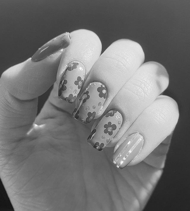 What are some tip for people learning how to do nail art? image 8