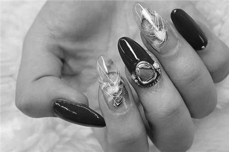 What are the considerable nail trends for 2023? image 0
