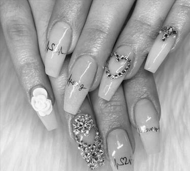 Which are the best designers and salons for nail art In Pune? photo 8