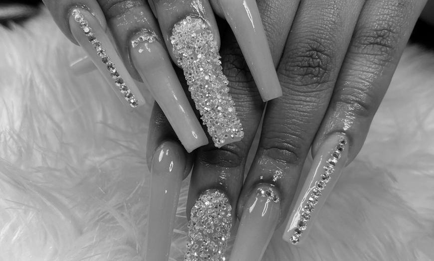 What is a full set manicure at a nail salon? image 6