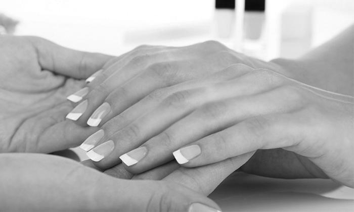 What is a full set manicure at a nail salon? image 9