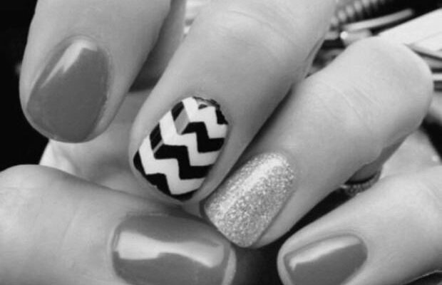 What are some nail art ideas for small nails? photo 0