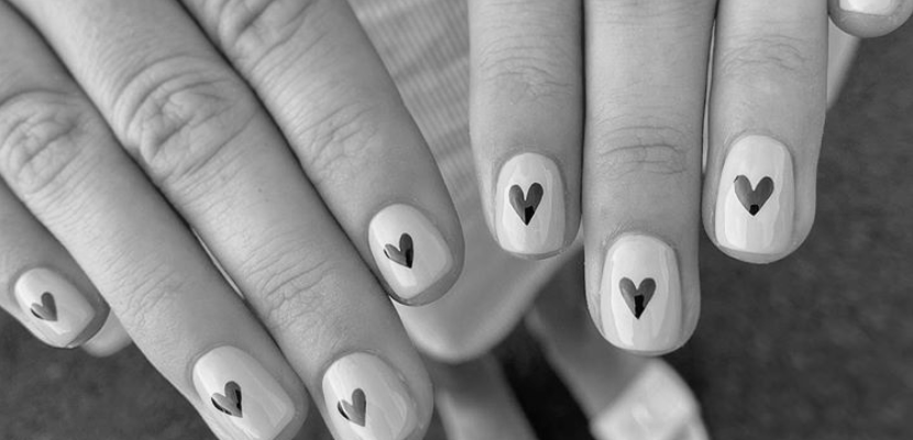 What are some easy nail designs for short nails? image 0