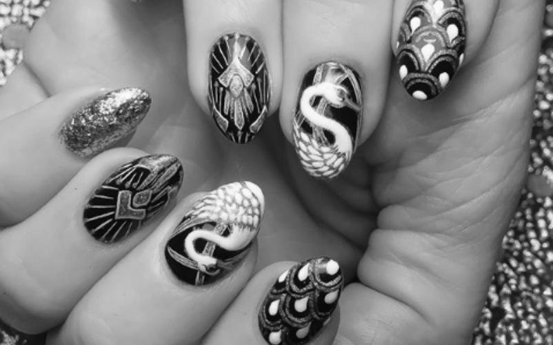 What are some of the wildest and weirdest nail art trends? photo 6