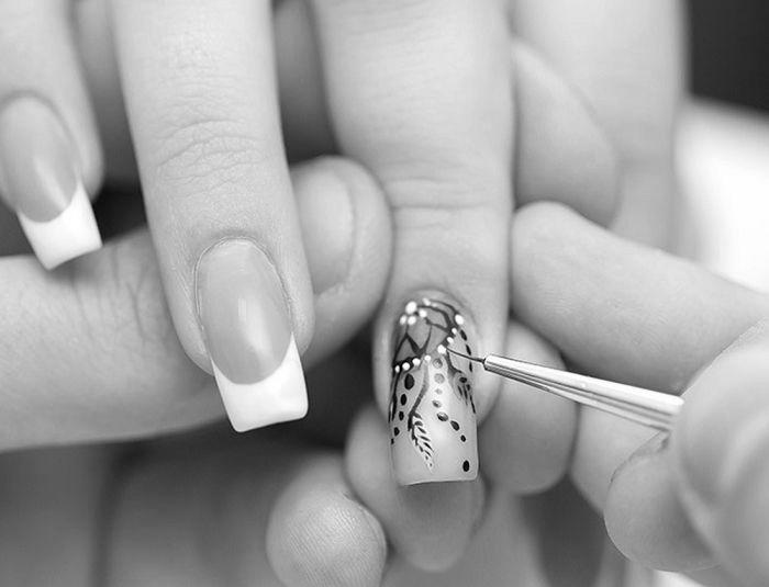 Which are the best designers and salons for nail art In Pune? image 1