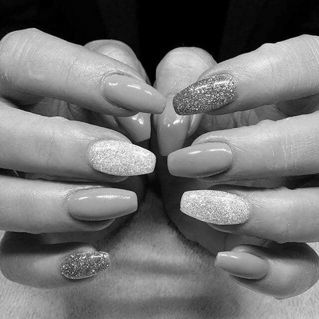 What are the benefits of wearing acrylic nails over natural nails? photo 9