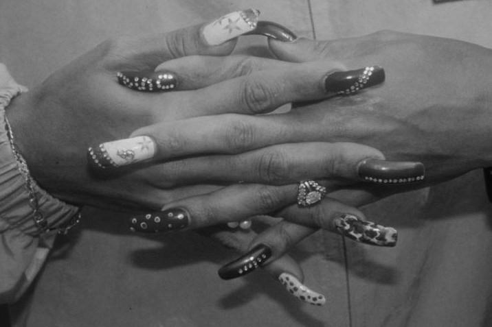 Is it permissible for a Muslim woman to wear artificial nails? image 4