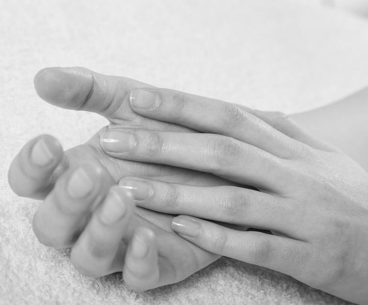 Why do natural nails split down the middle? image 8