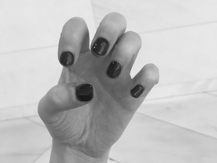 My nails became black How can I clean them? photo 5