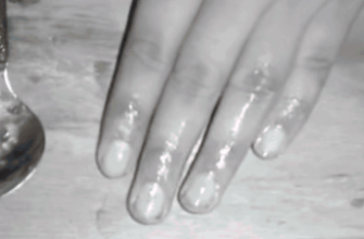 How does Vaseline help your nails grow overnight? photo 0