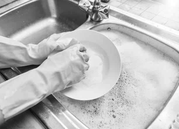 Should I wear dishwashing gloves when I wash dishes? image 7