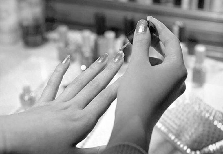 Can nail polish damage your fingernails? photo 3