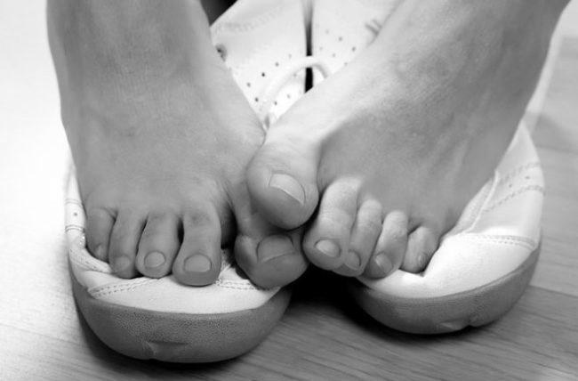 How can you treat smelly toenails? photo 15