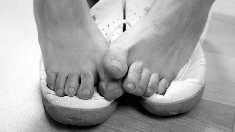 How can you treat smelly toenails? photo 17