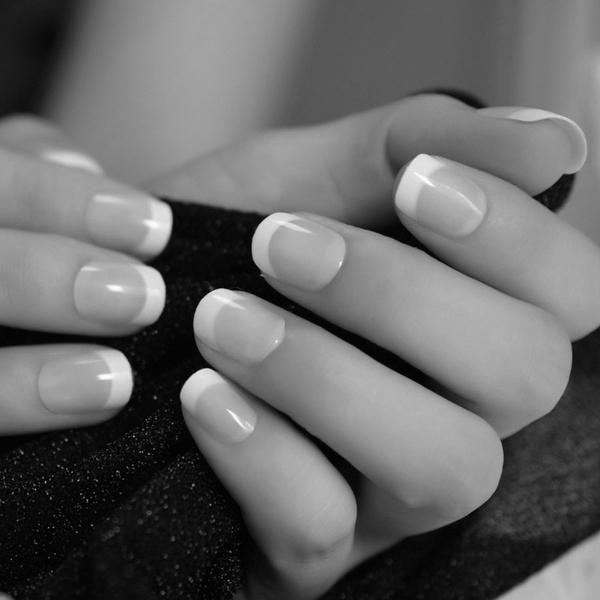 Can you do a French manicure on short nails? photo 17