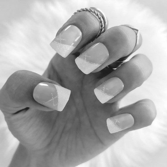 Can you do a French manicure on short nails? photo 18