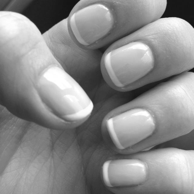 How can I make a French manicure on natural nails? image 12