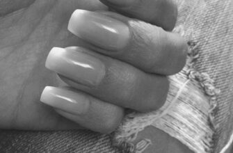 Are French manicured nails outdated? image 0