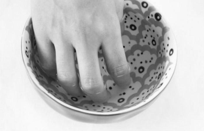Can you use hot water to remove acrylic nails? image 17